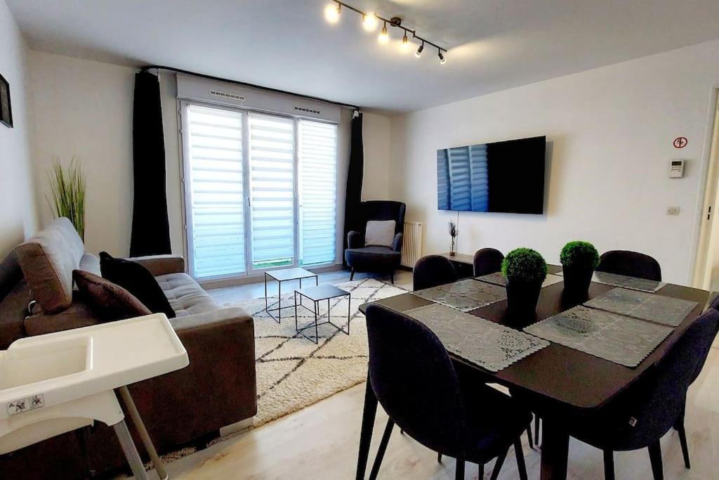 Cosy Home 2, 2 Chambres, 6 Personnes, 3 Min Gare, Parking Cergy Esterno foto