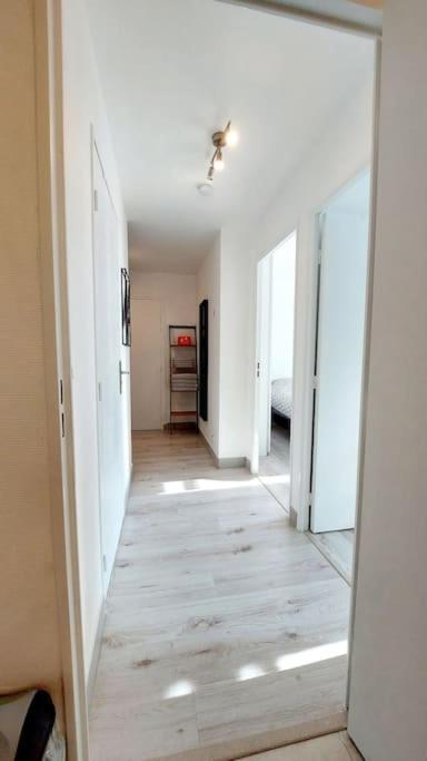 Cosy Home 2, 2 Chambres, 6 Personnes, 3 Min Gare, Parking Cergy Esterno foto