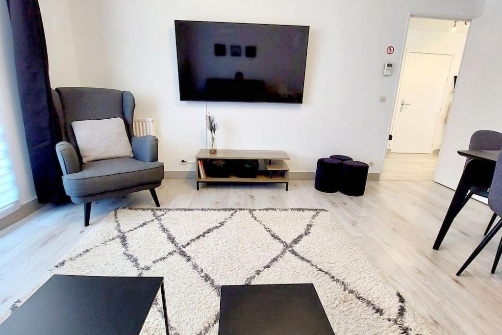 Cosy Home 2, 2 Chambres, 6 Personnes, 3 Min Gare, Parking Cergy Esterno foto